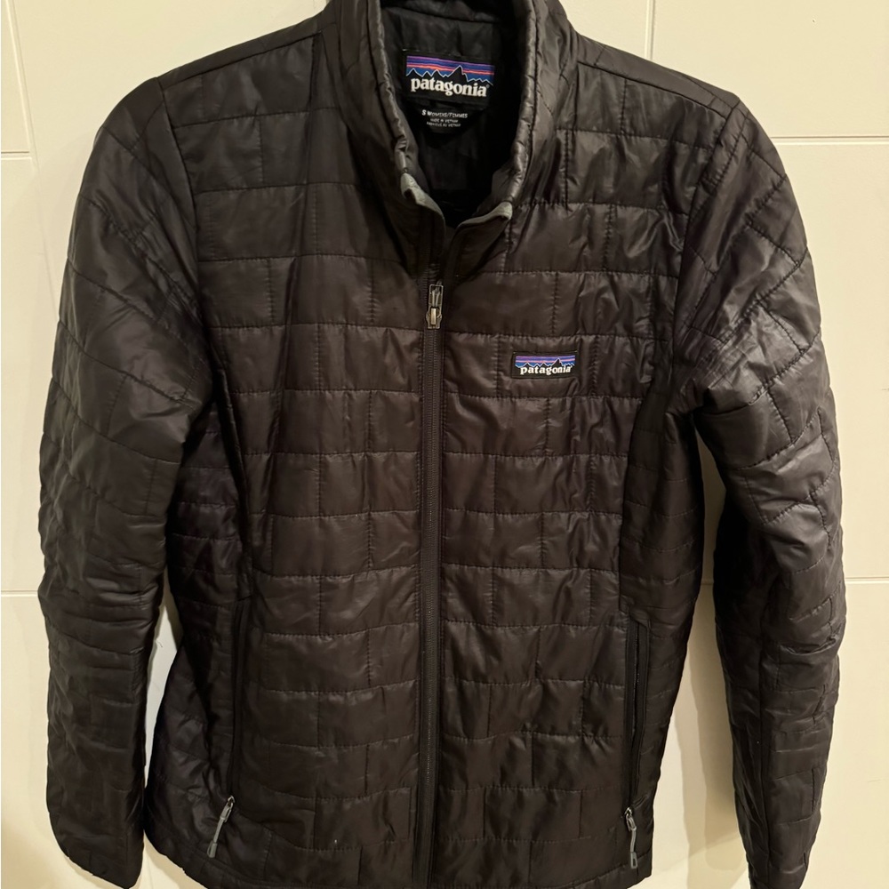 Women’s black Patagonia nano puff coat